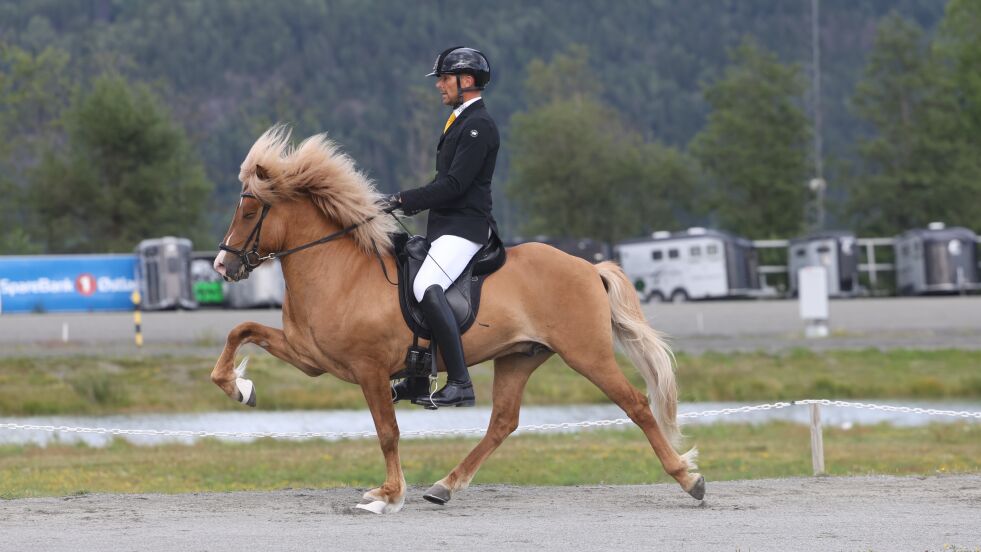 Nils Christian Larsen og hans Baltasar.