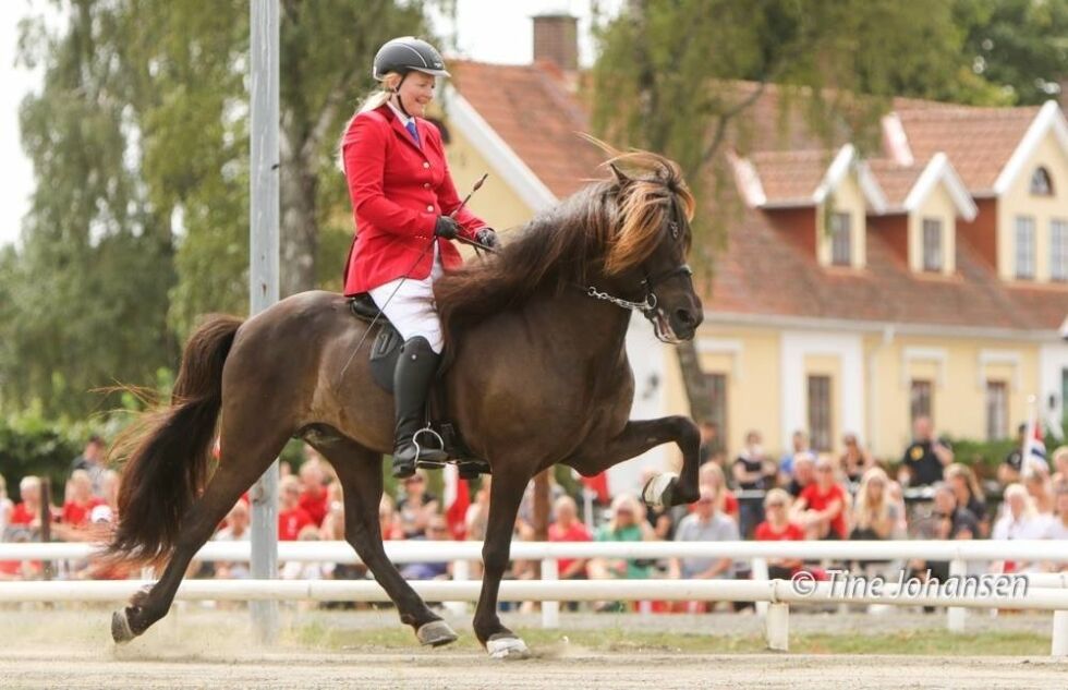 Julie Christiansen og Stormur frá Hemlu nordisk 18