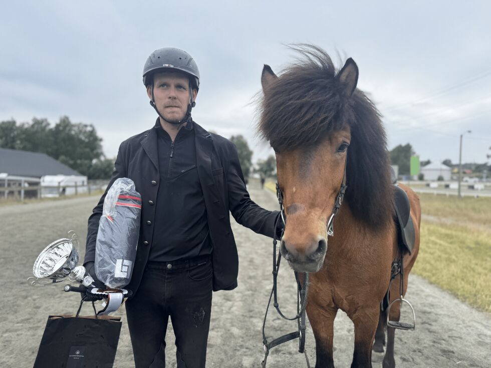 Gunnlaugur Bjarnason og Svanur fra Kringeland gikk til topps i F1 senior.
 Foto: Tølt.no.