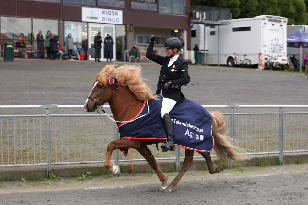 Christina Lund og Lukku-Blesi frá Selfossi ble igjen Norgesmestere i T2 senior.
 Foto: Tølt.no.