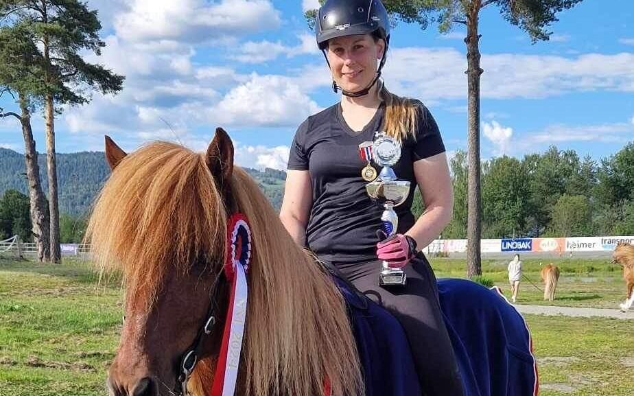 Veronica Høgsveen Våland og Gáski frá Reykjavik var tilbake på passbanen og gjorde rent bord.
 Foto: Privat.