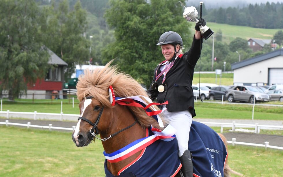 Christina og Lukku-Blesi er nok en gang Norgesmestere i V1 senior.