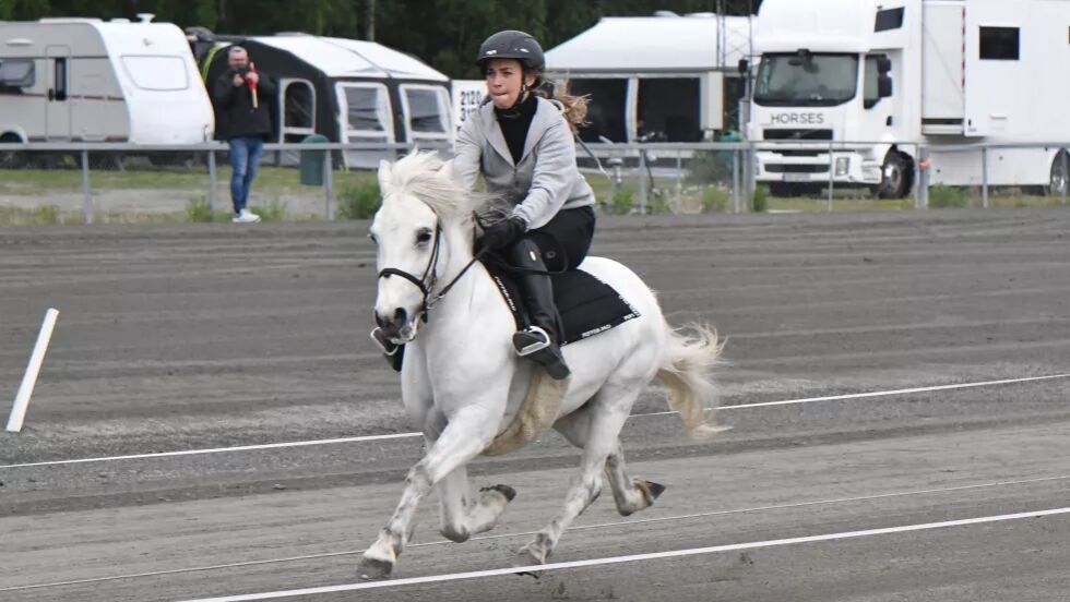 Caroline og Ógn.