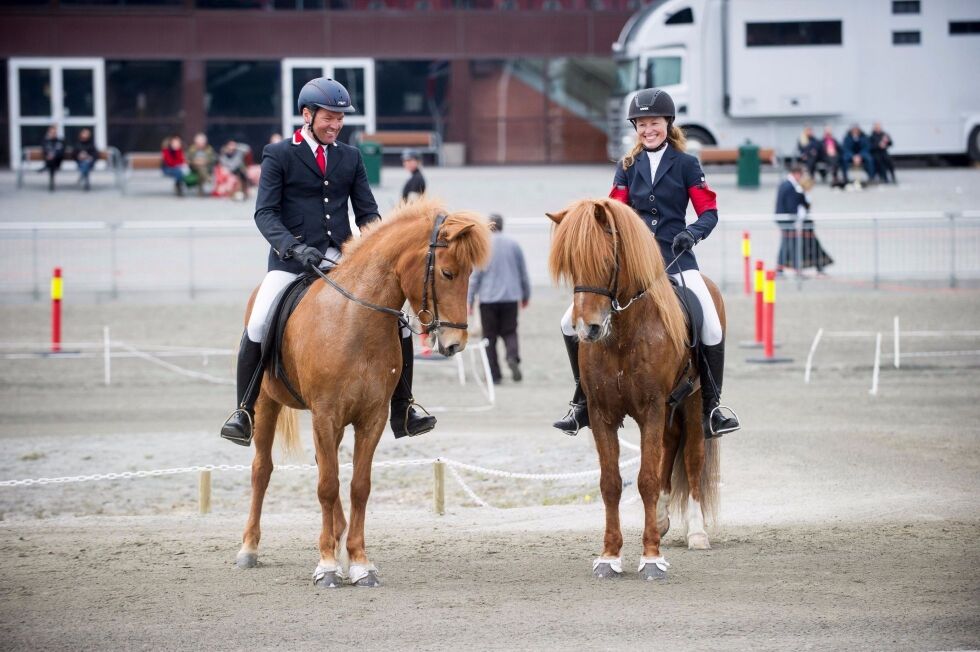 Bernt og Gabrielle deler lidenskapen for de flotte islandshestene våre.
 Foto: Mette Sattrup
