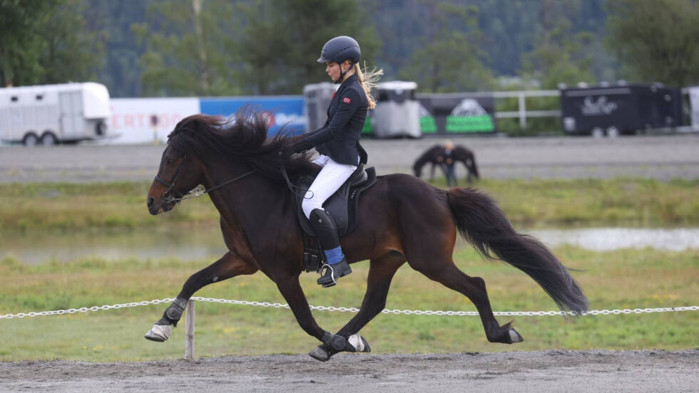 Nathalie Røe Skavnes og Nói fra Jakobsgården vant femgang junior på 5,95.