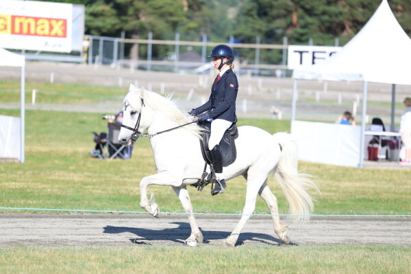 Elisa og Arður tok gullet i V1 junior