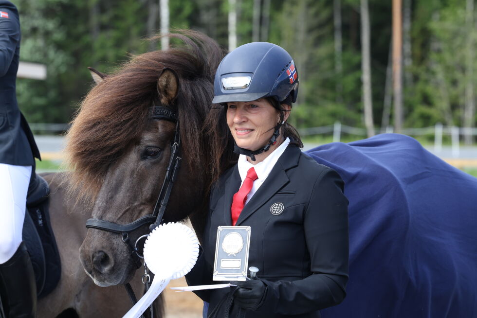 Mona G. Fjeld er blant de norske rytterne som har fått plass på den prestisjefylte listen.
 Foto: Tølt.no.