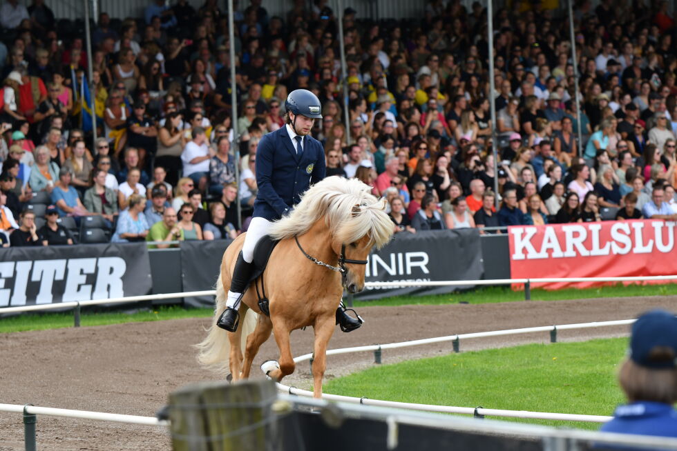 Máni Hilmarsson og Gljatoppur fra Midhraun er regjerende verdensmester og skal til VM.
 Foto: Tølt.no.